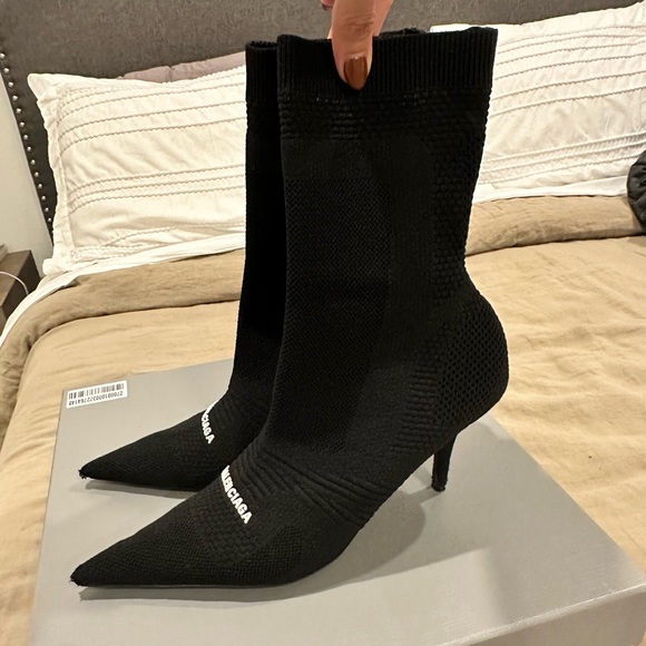Balenciaga black bootie with white logo - Picture 7 of 8
